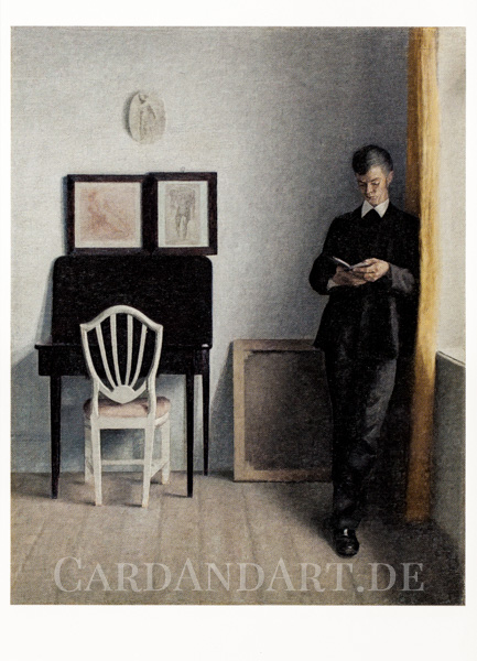 Hammershoi-Interieur-mit-lesendem-jungen-Mann-Postkarte