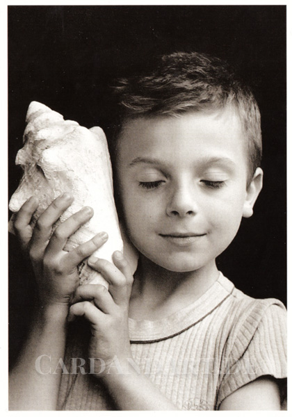 Boubat-Edouard-Junge-mit-Muschel-Postkarte Boubat Èdouard: Junge mit Muschel - Postkarte