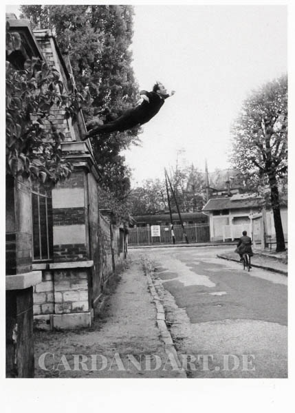 Artistic-action-by-Yves-Klein Artistic action - Postkarte